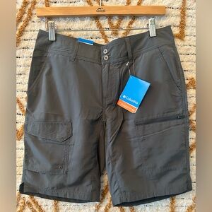NWT Columbia Women's Gray Silver Ridge Cargo Shorts 10” inseam
